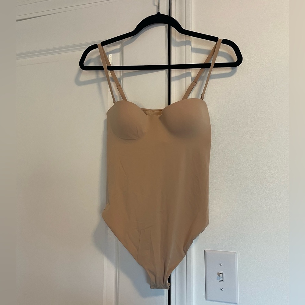 SKIMS Contour Lift Straight Neck Bodysuit NEW WITH TAGS in Clay